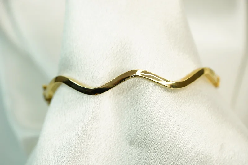 14k Golden Waves Bangle Bracelet