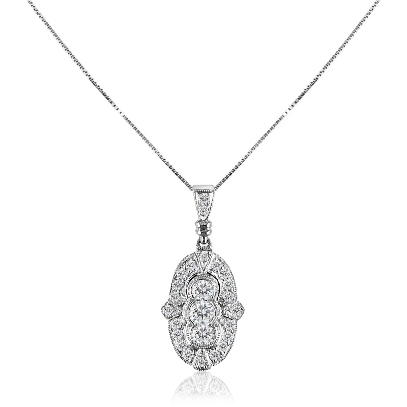 18K White gold pendant necklace with diamonds.