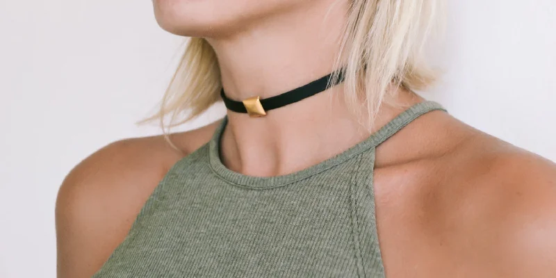 Choker necklace with a gold pyramid bead